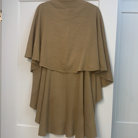 Vest/Cape - Picture 3 of 5